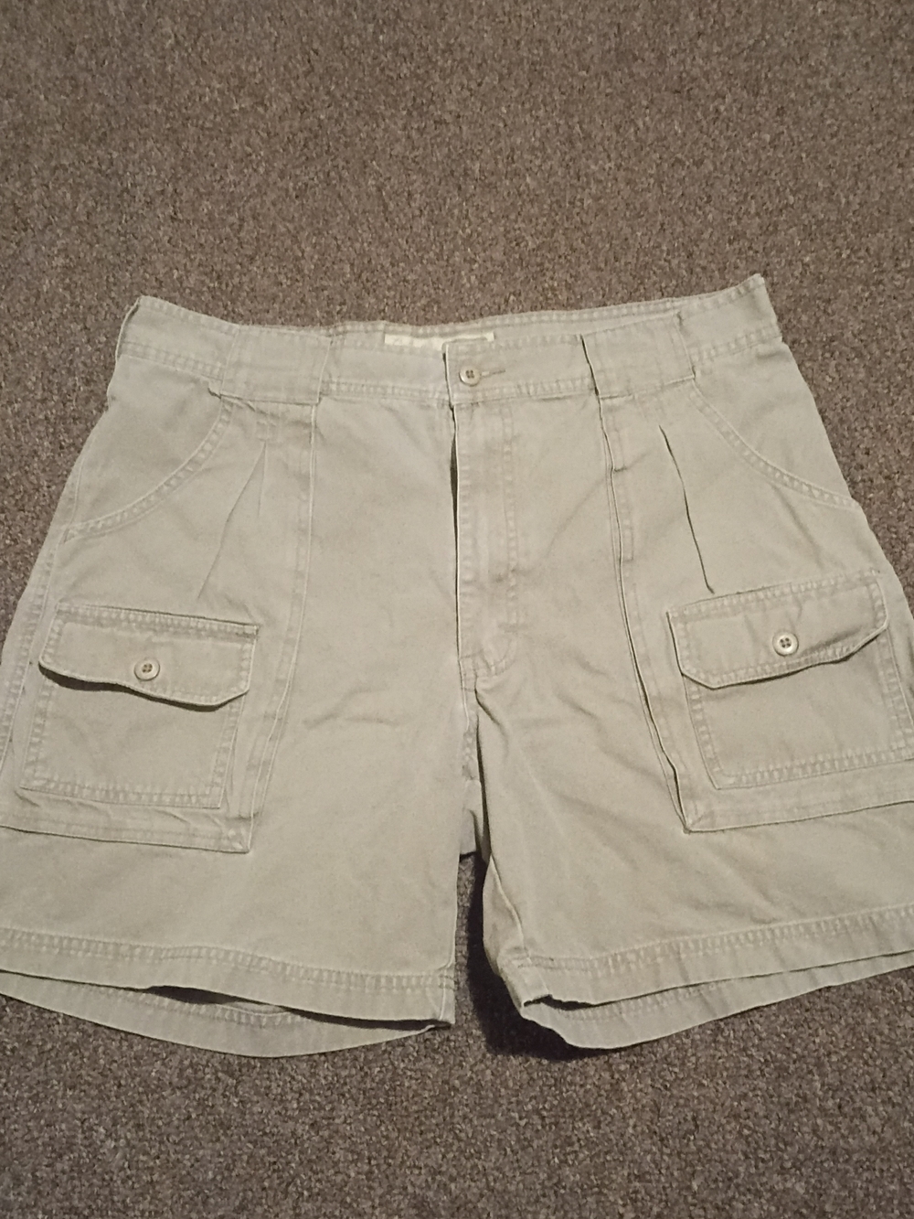 Cabelas Men's Casual 7 Pocket Cargo Shorts in Light Beige